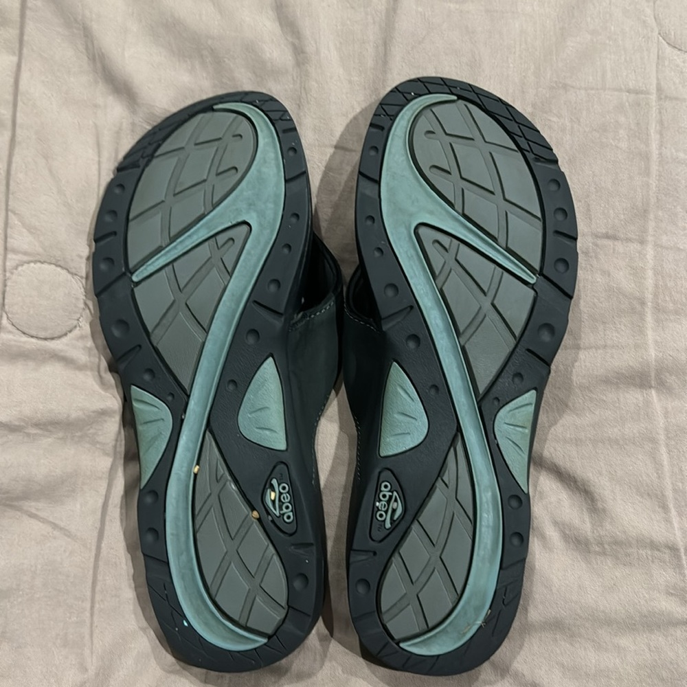 Abeo laguna flip flops size 8.5, black - Picture 2 of 3